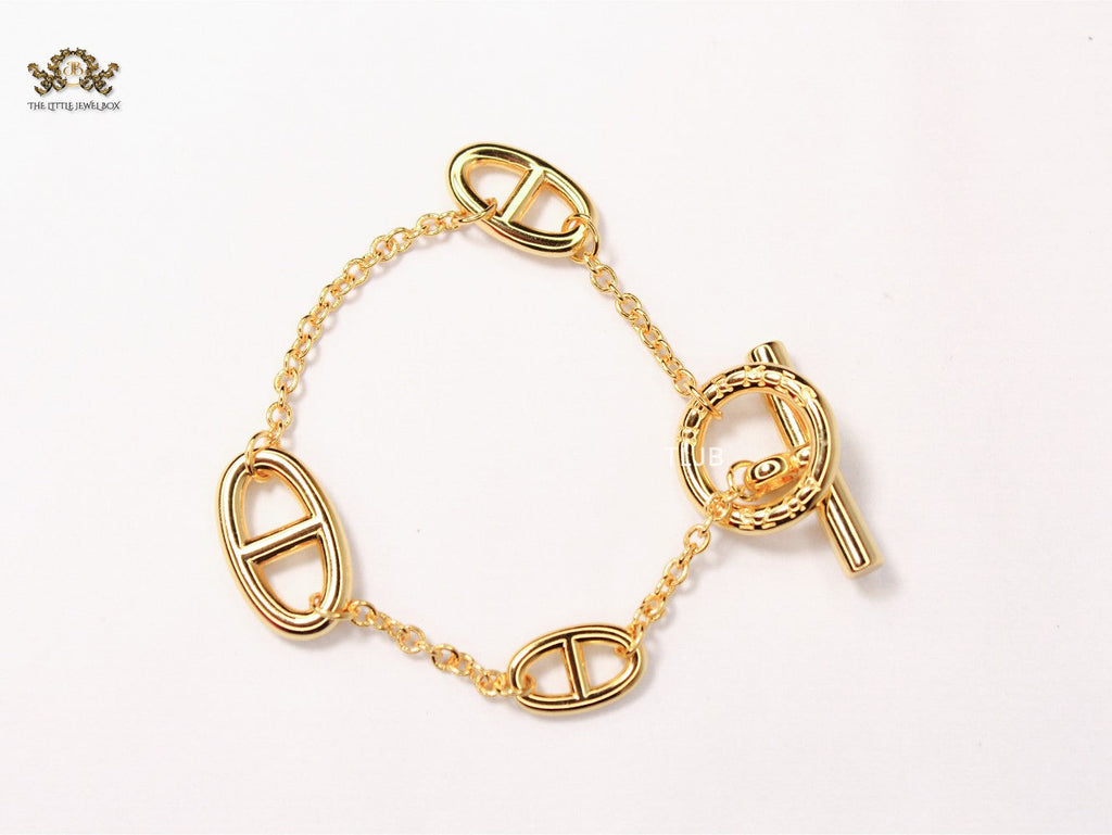 Alphabet CD minimal Gold bracelet