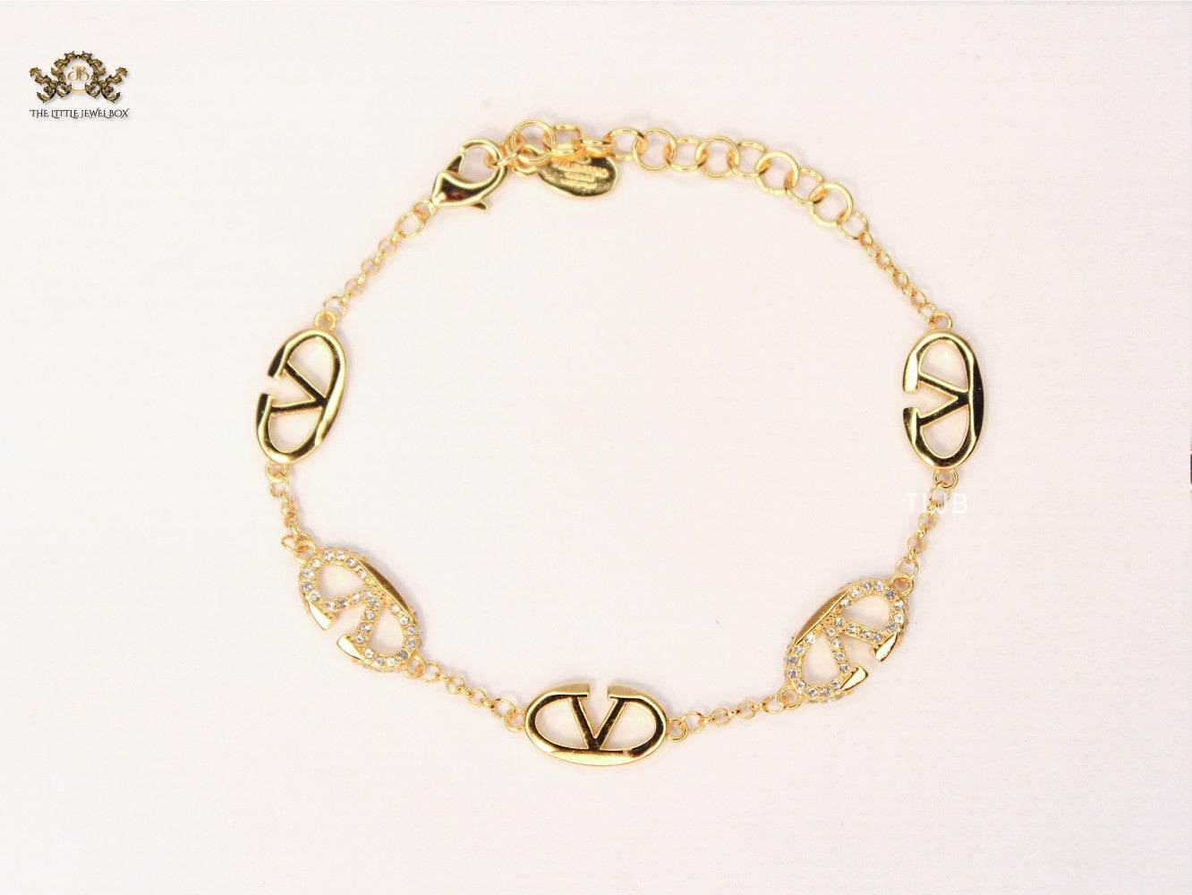 Alphabet V Gold bracelet with CZ
