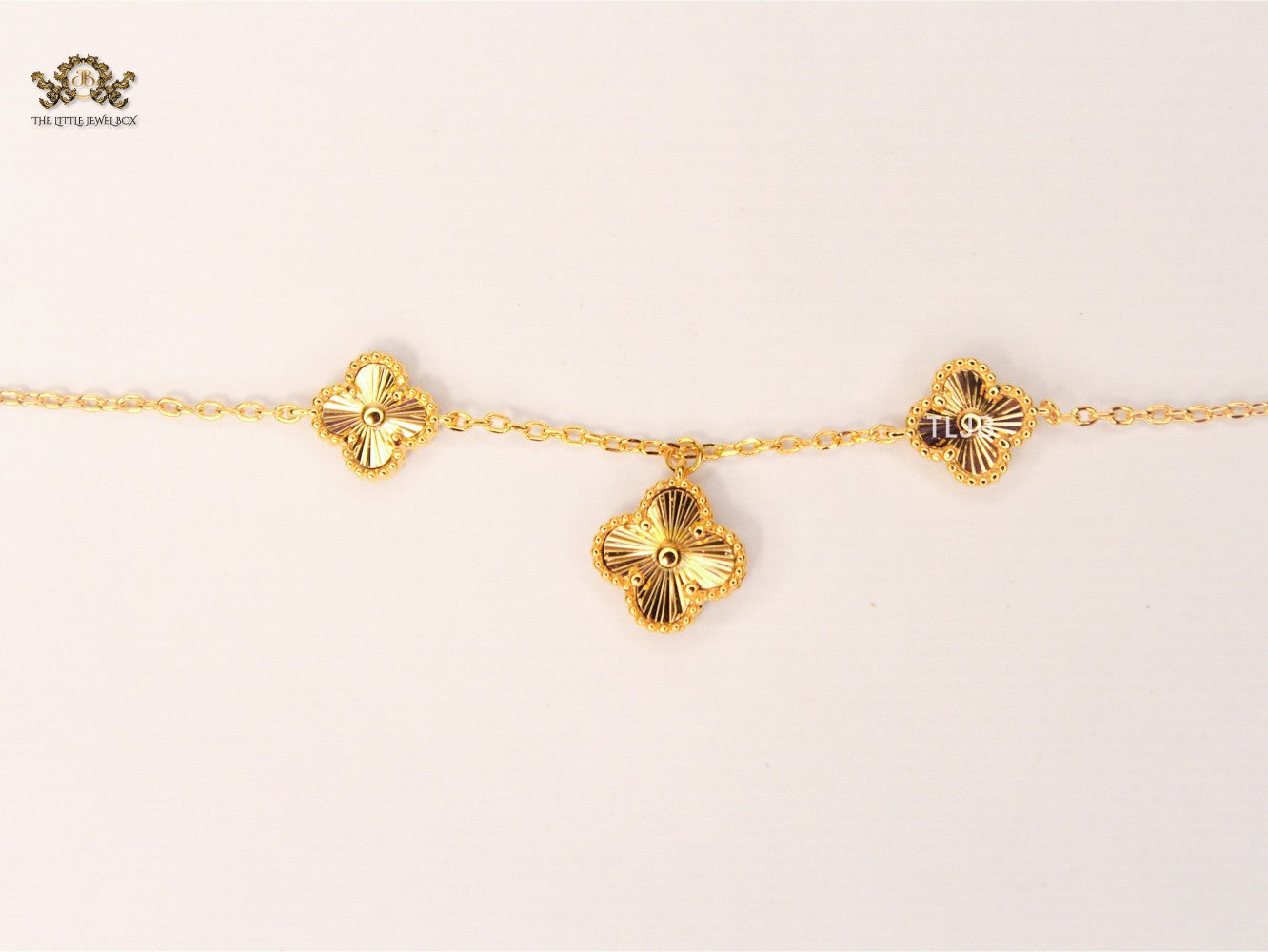 Golden Clover charms bracelet in gold