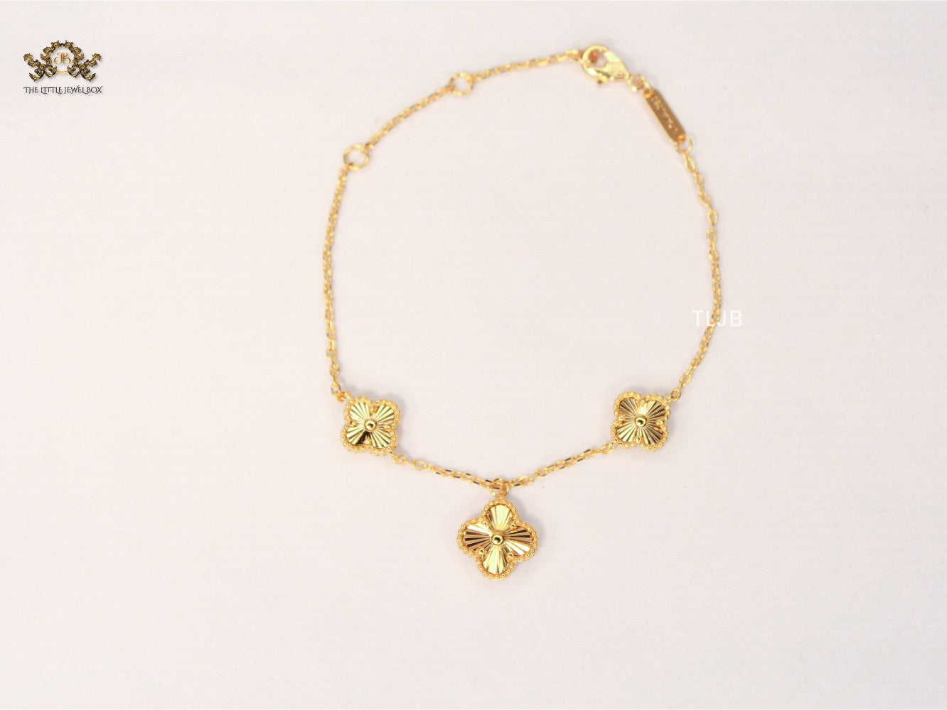 Golden Clover charms bracelet in gold
