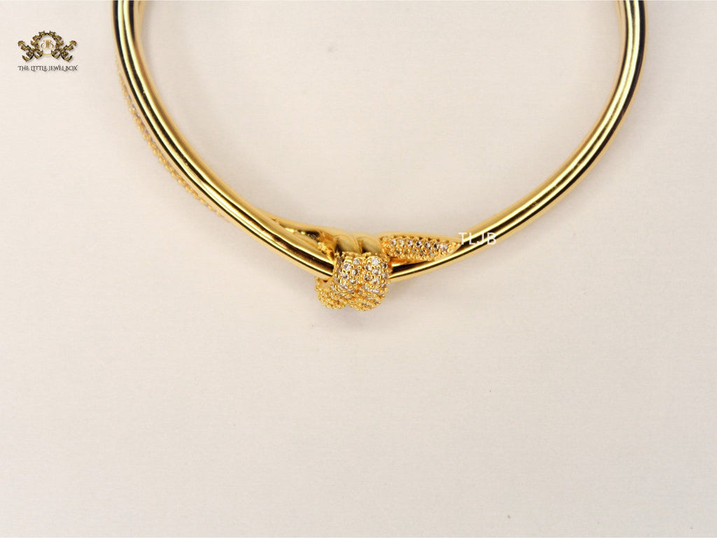 Alphabet T& Co knot bracelet in gold