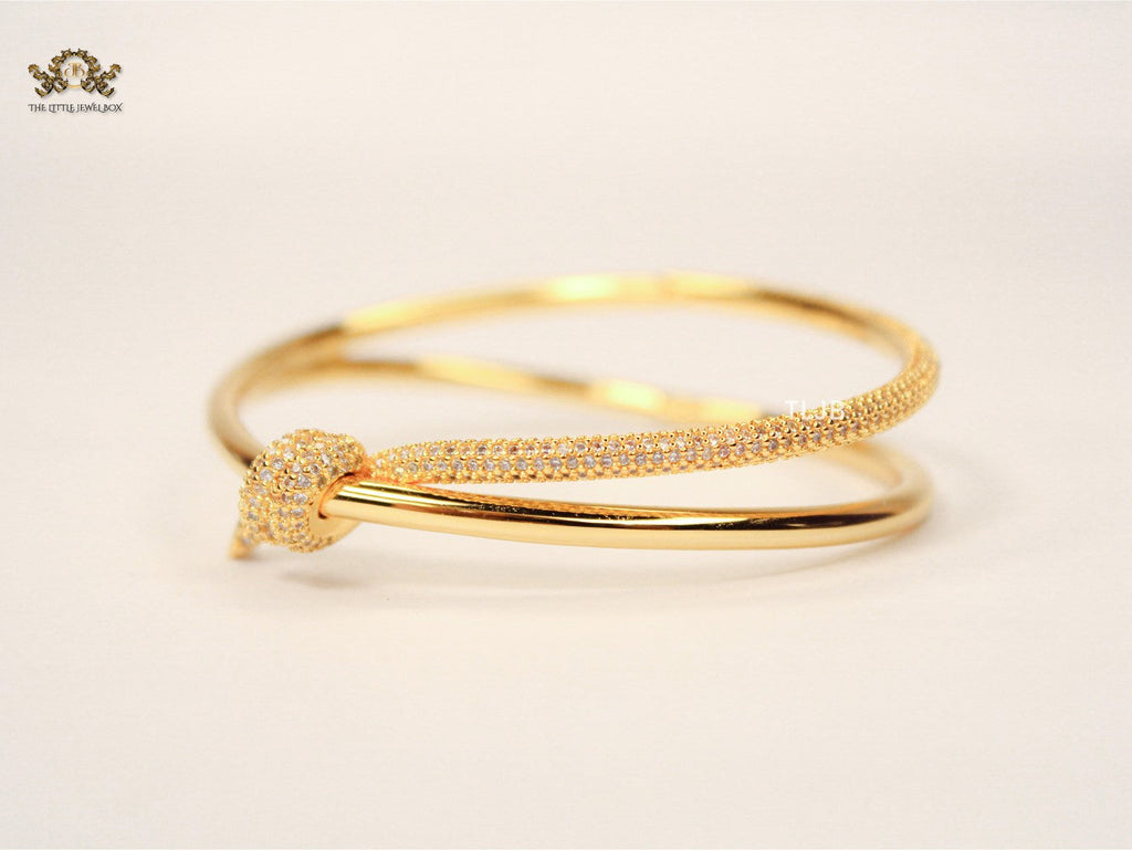 Alphabet T& Co knot bracelet in gold