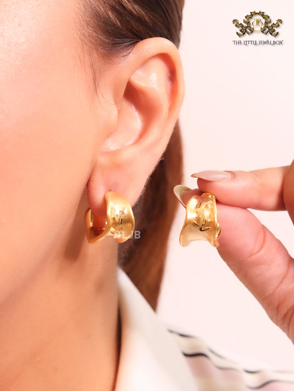 Alphabet Y hammered gold small hoops