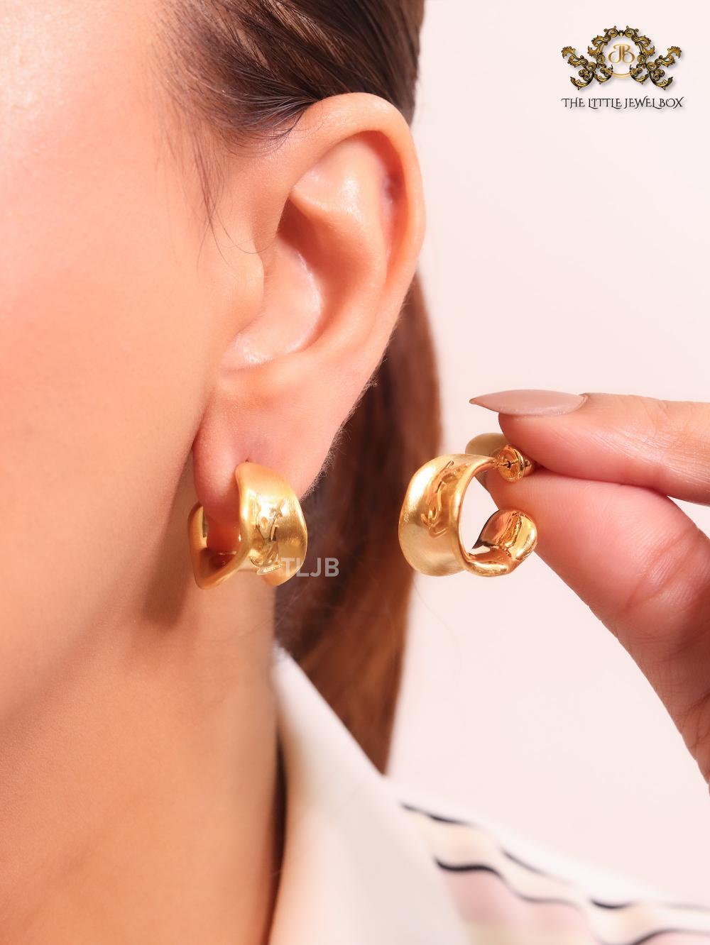 Alphabet Y hammered gold small hoops
