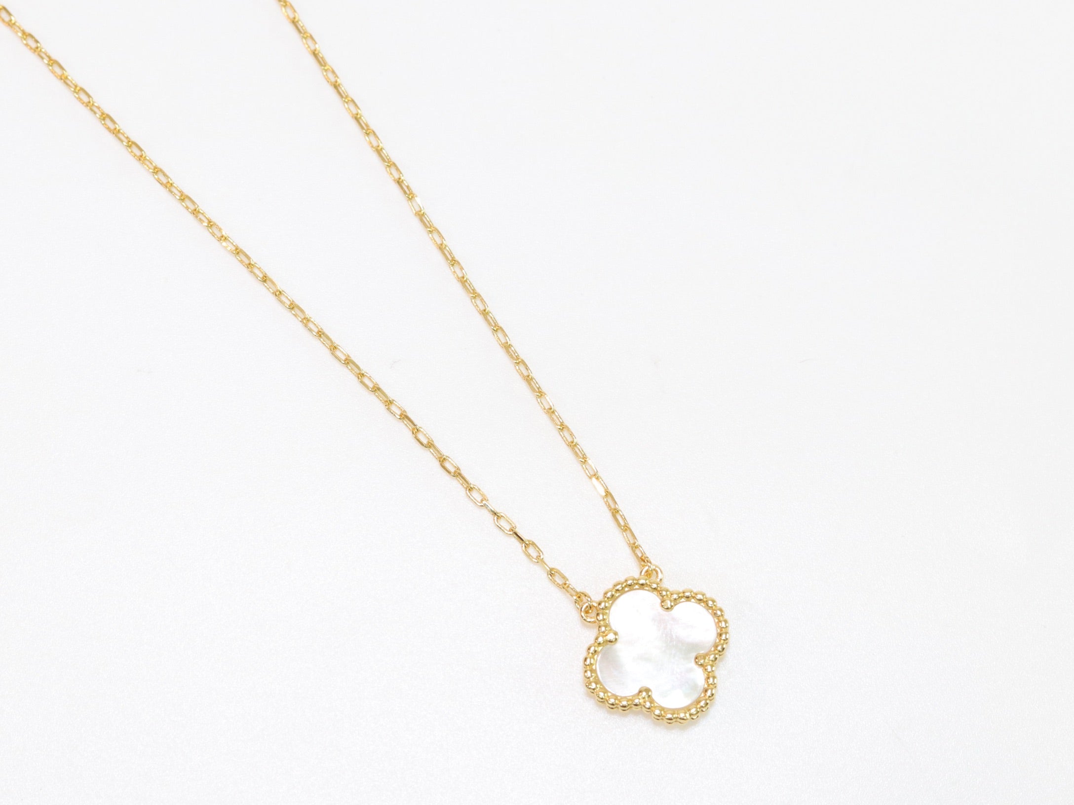 Sleek gold pearl white clover chain