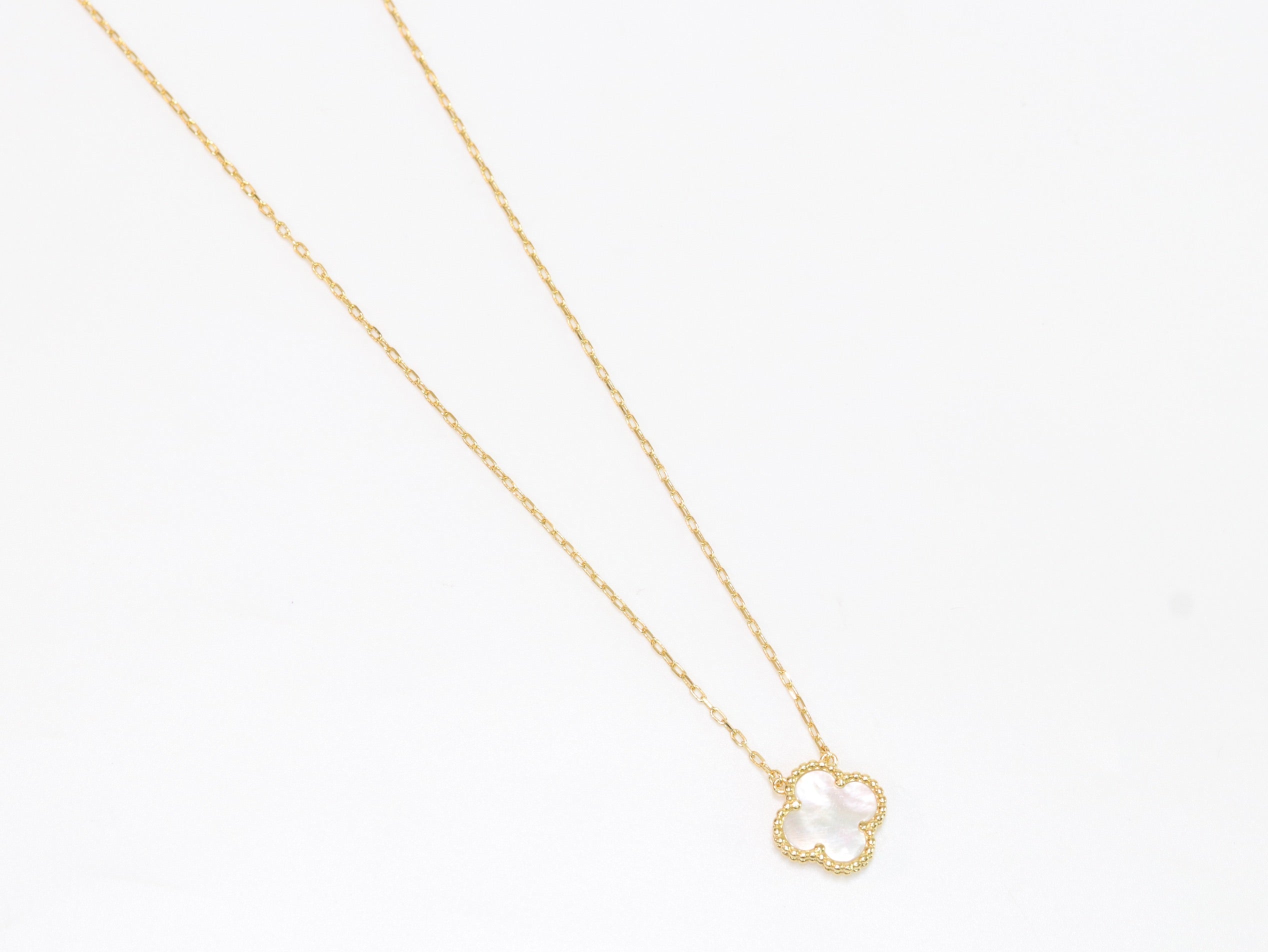Sleek gold pearl white clover chain