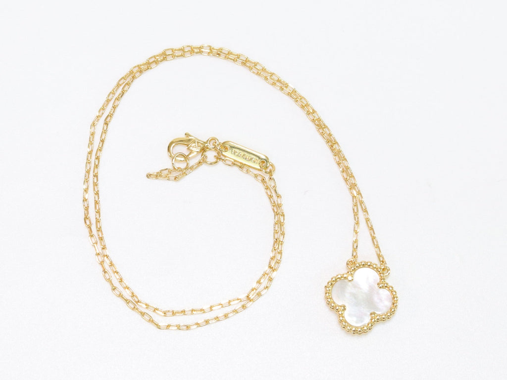 Sleek gold pearl white clover chain