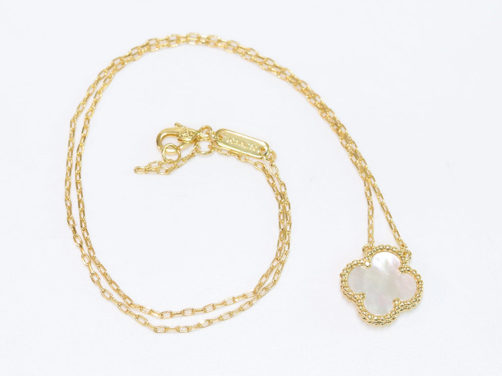 Sleek gold pearl white clover chain