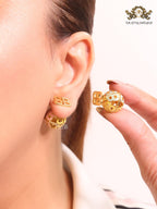 Alphabet B small mesh ball studs