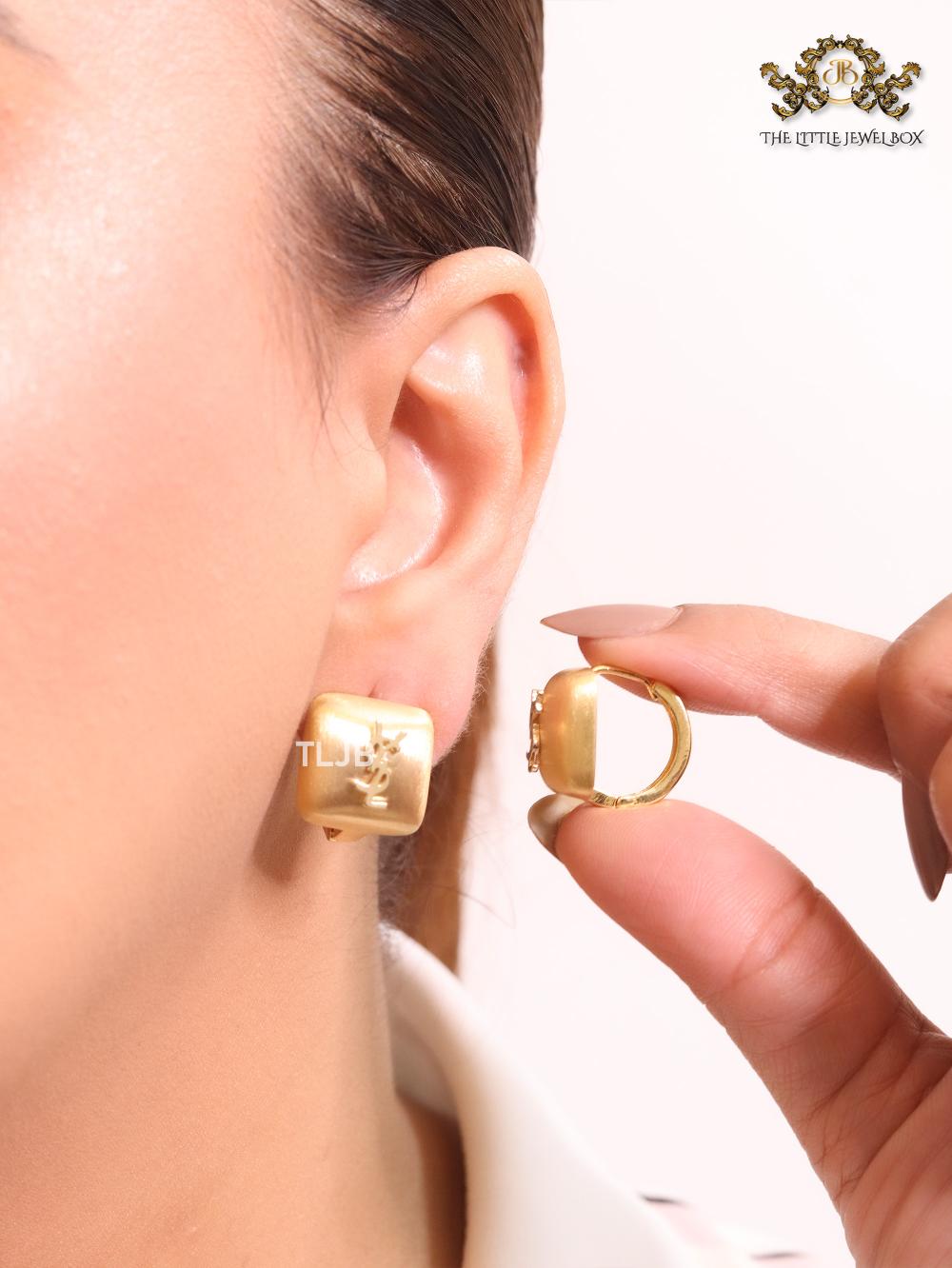 Alphabet Y matt gold studs