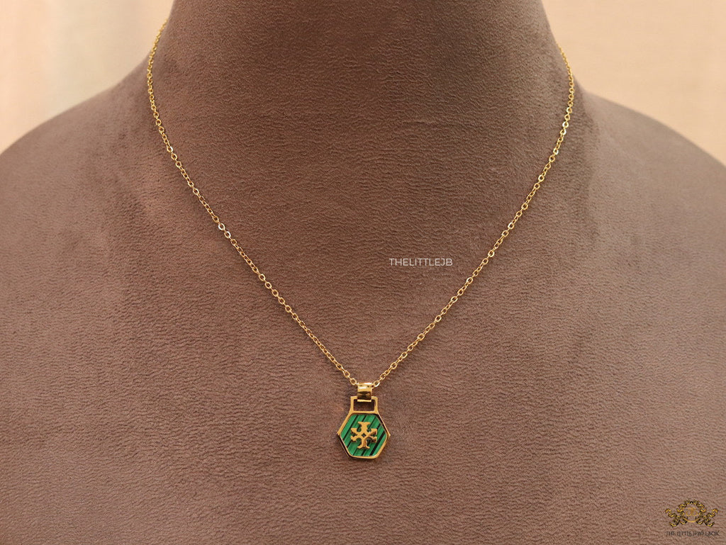 Gold plated necklace with malachite green T motif pendant