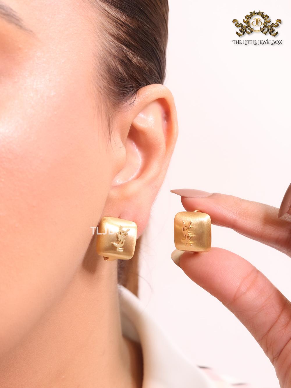 Alphabet Y matt gold studs