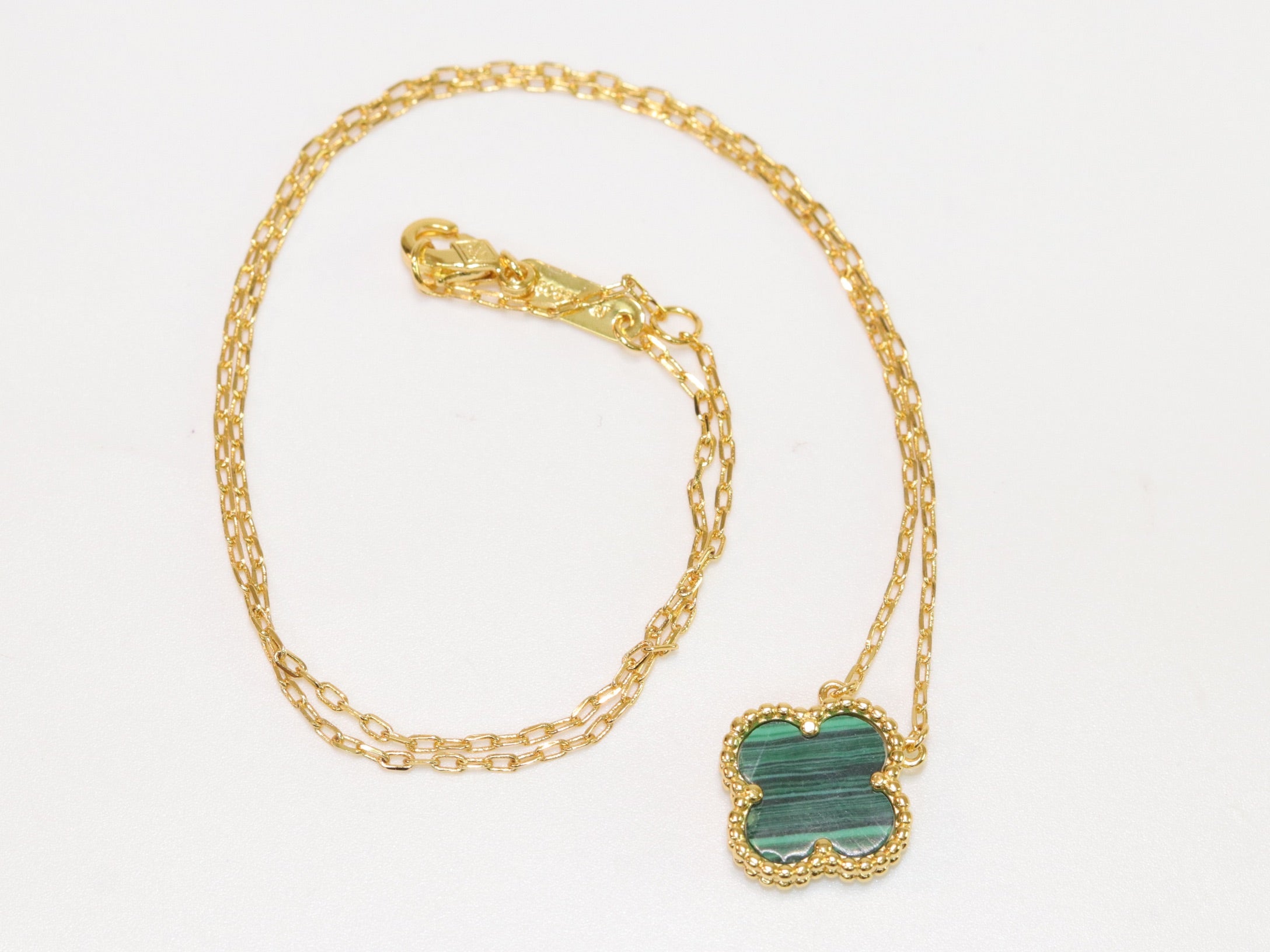 Sleek Malachite gold clover chain