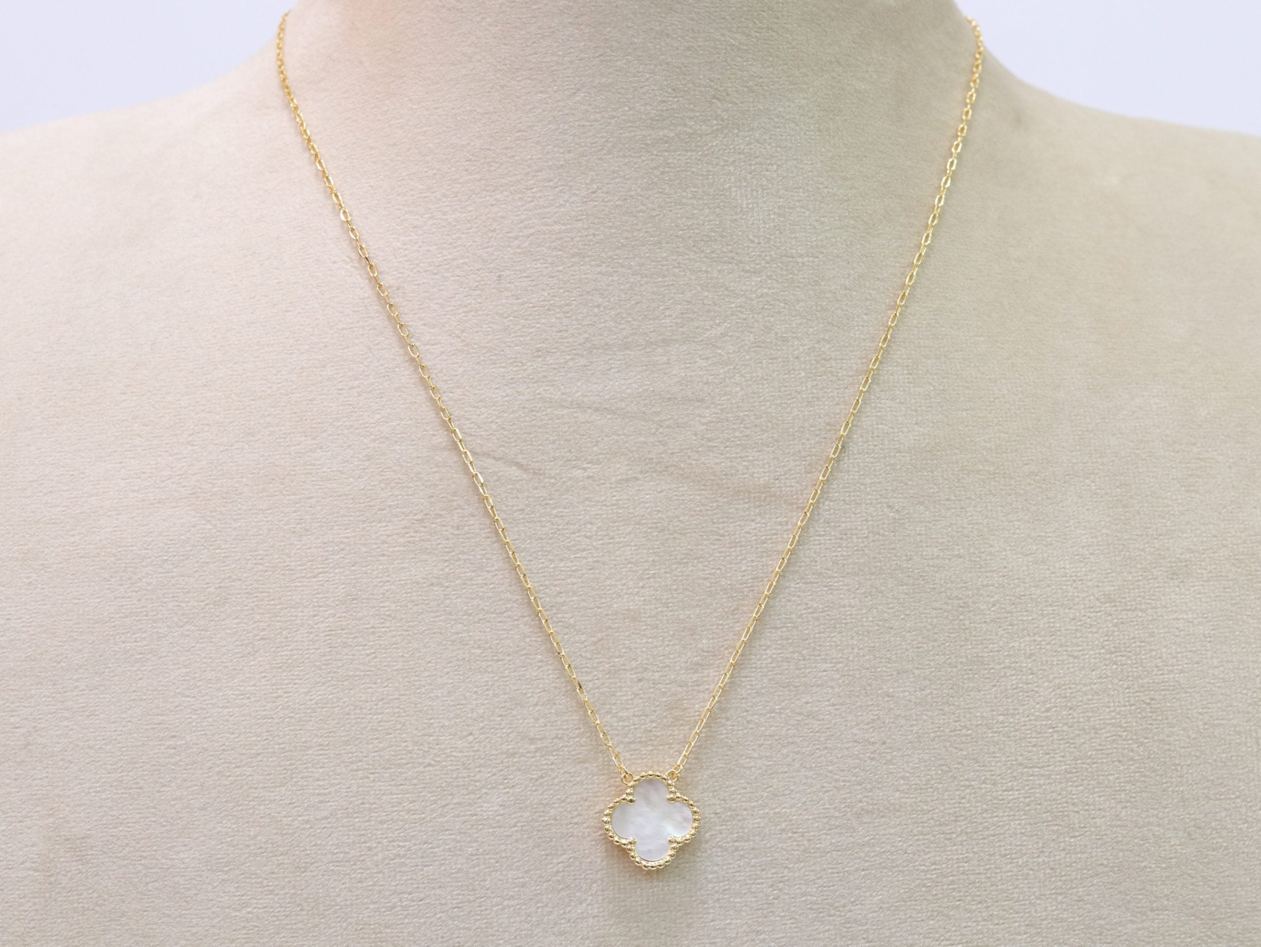 Sleek gold pearl white clover chain
