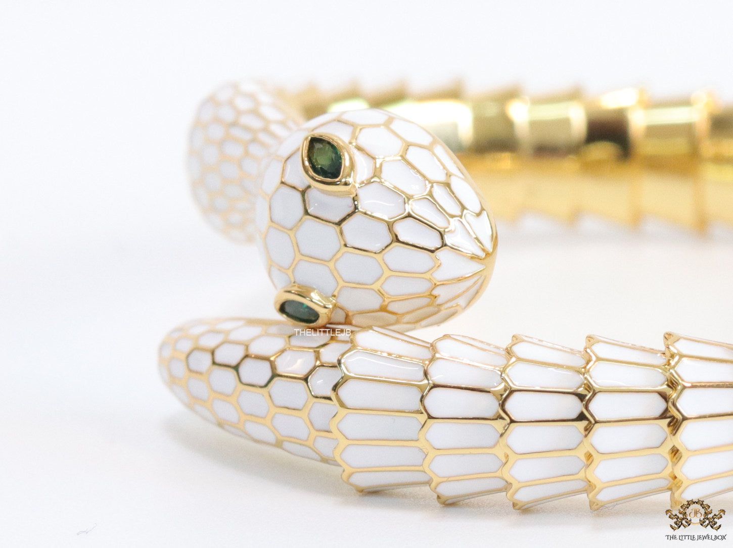 Serpentine open bracelet in white enamel and golden finish