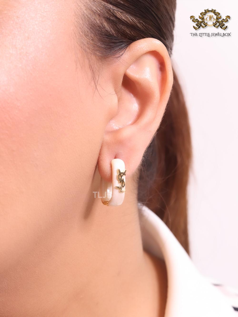 Alphabet Y white enamel hoops