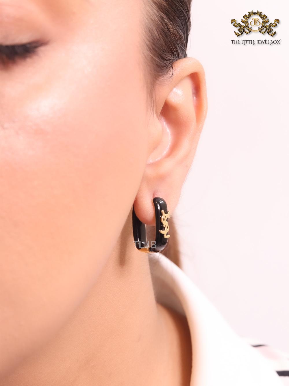 Alphabet Y black enamel hoops
