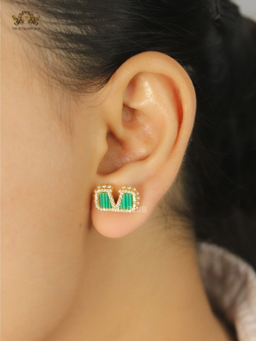 Alphabet V green malachite earrings