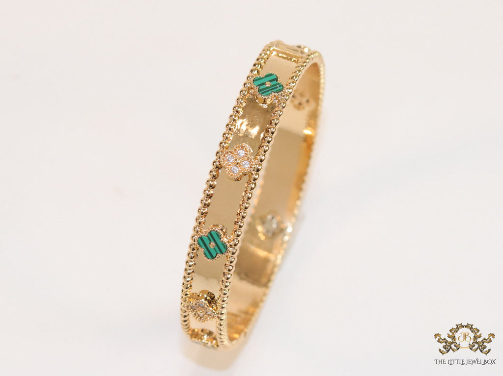 Gold plated bracelet with clover motifs in cz and malachite green