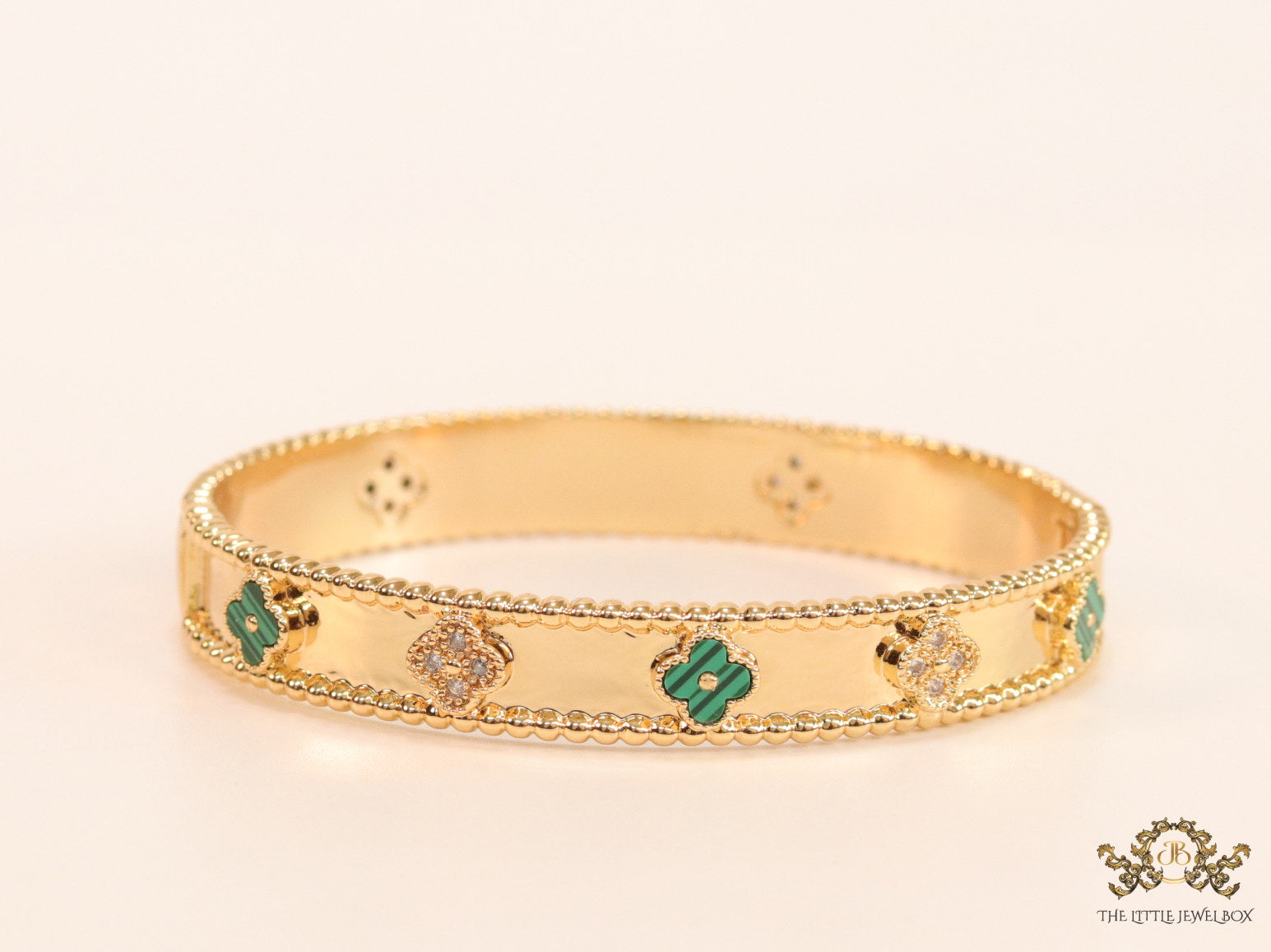 Gold plated bracelet with clover motifs in cz and malachite green