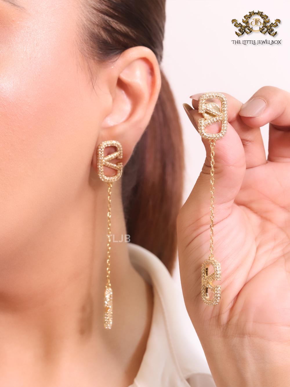 Alphabet Open V gold chain danglers