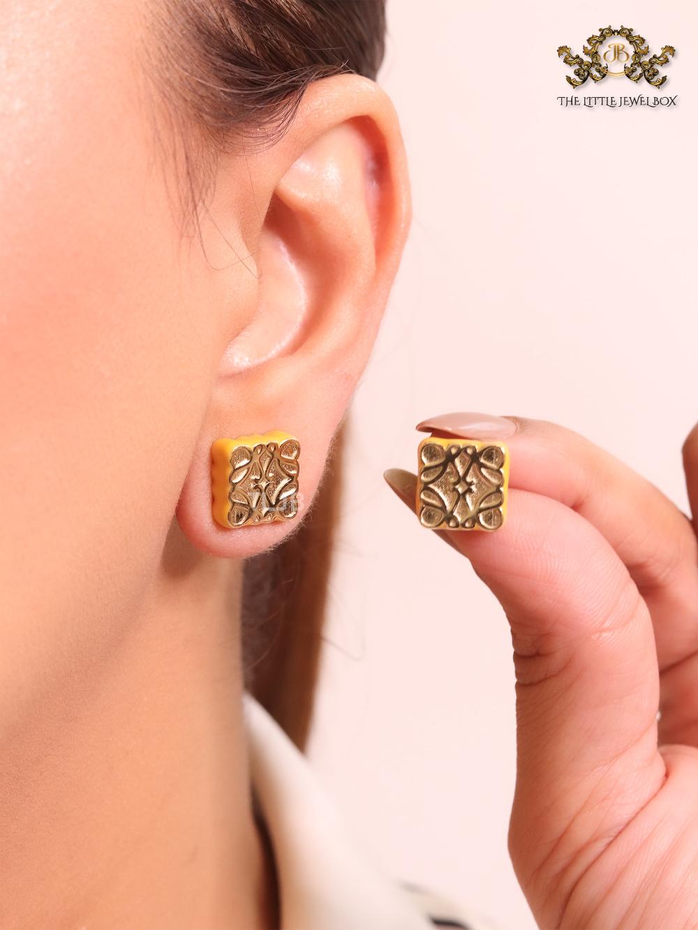 Alphabet L gold & yellow studs