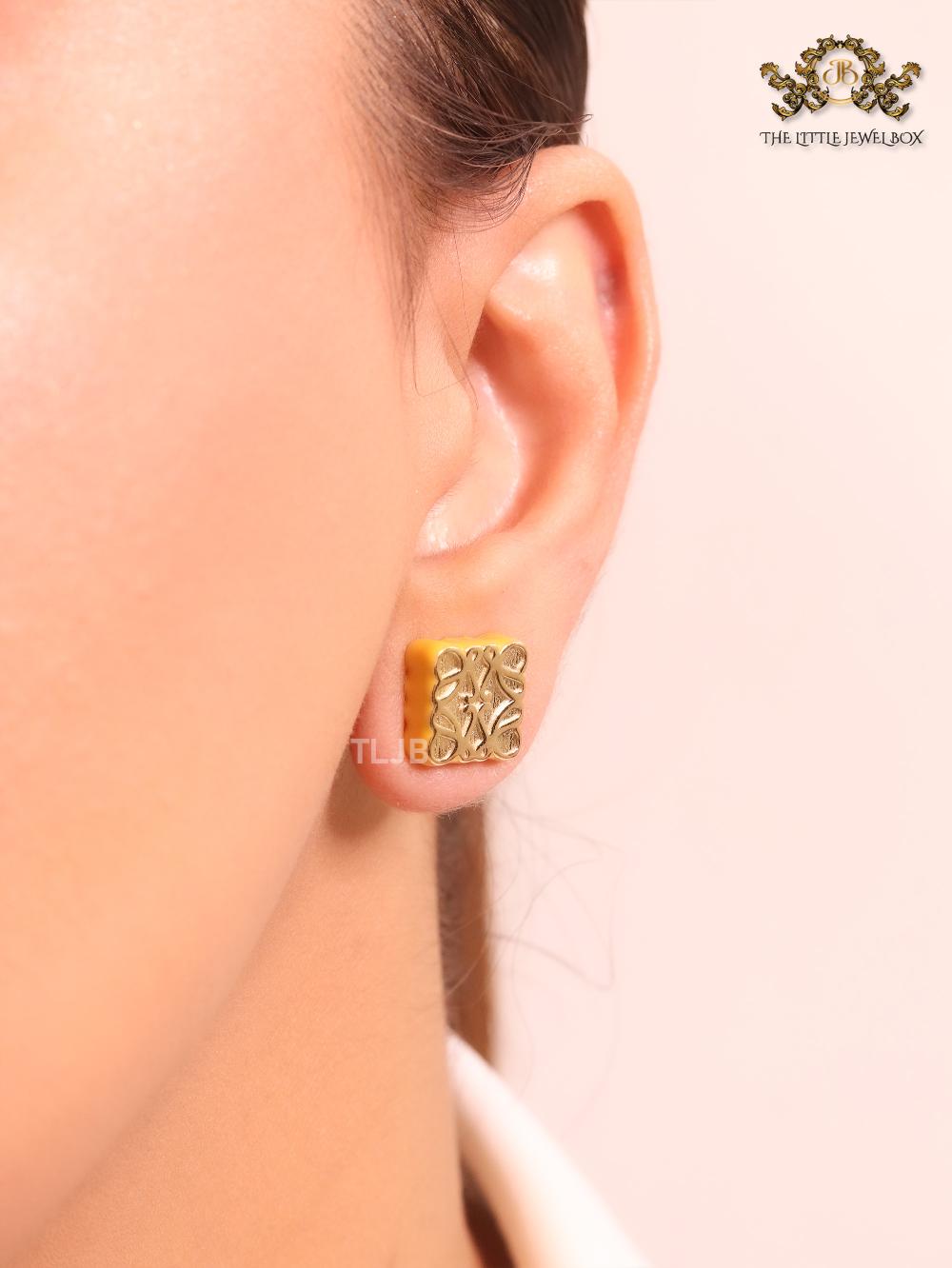 Alphabet L gold & yellow studs