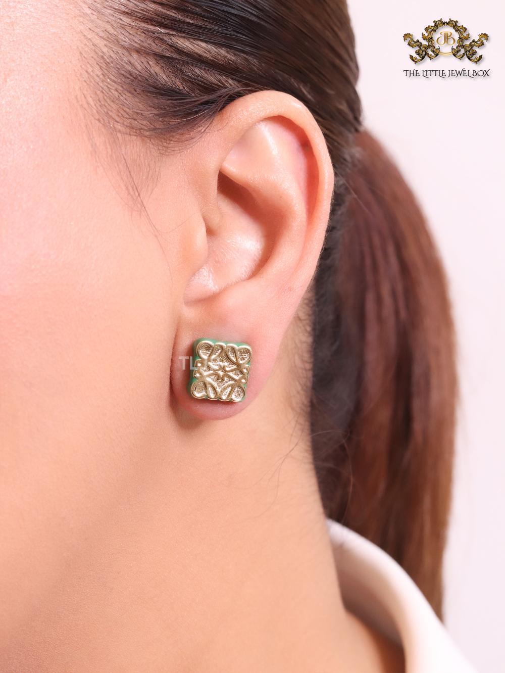 Alphabet L gold & green studs