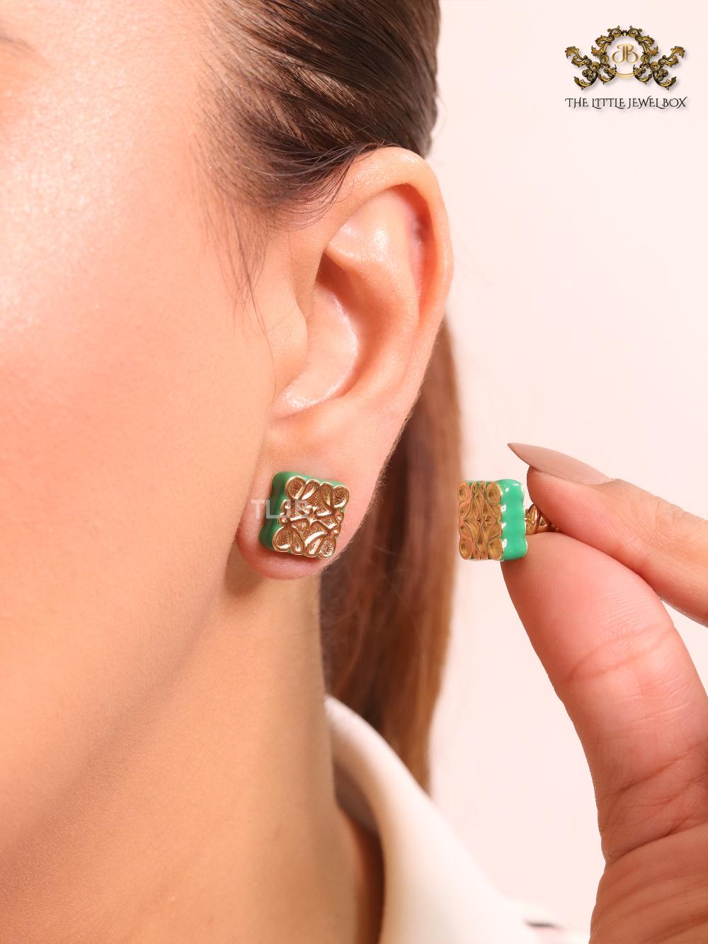 Alphabet L gold & green studs