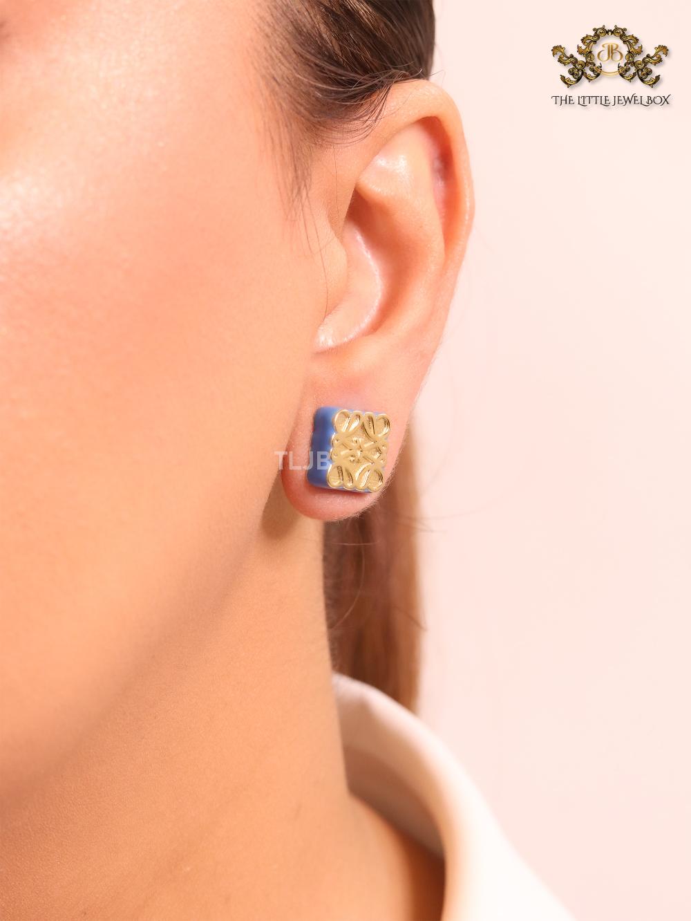 Alphabet L gold & blue studs