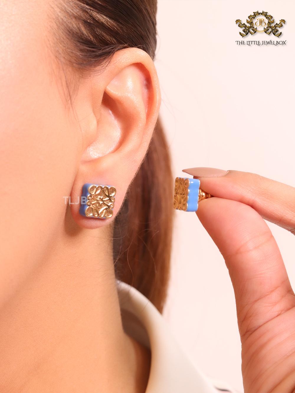 Alphabet L gold & blue studs