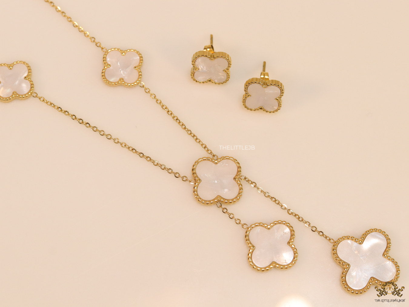 Gold plated necklace set with mother of pearl clovers