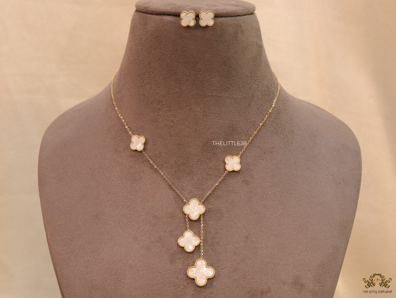 Gold plated necklace set with mother of pearl clovers