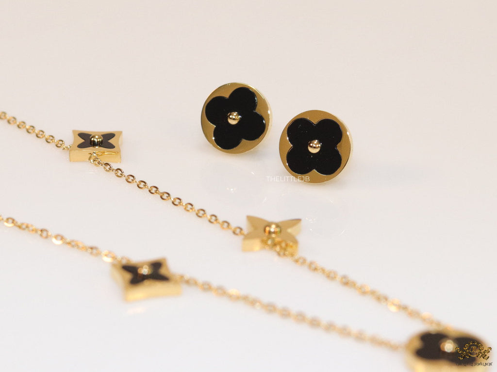Clover necklace set in black enamel and gold plating