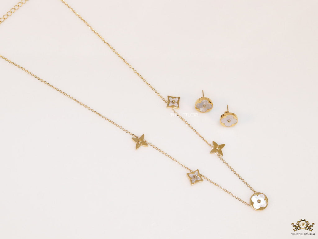 Clover necklace set in mother of pearl and gold plating
