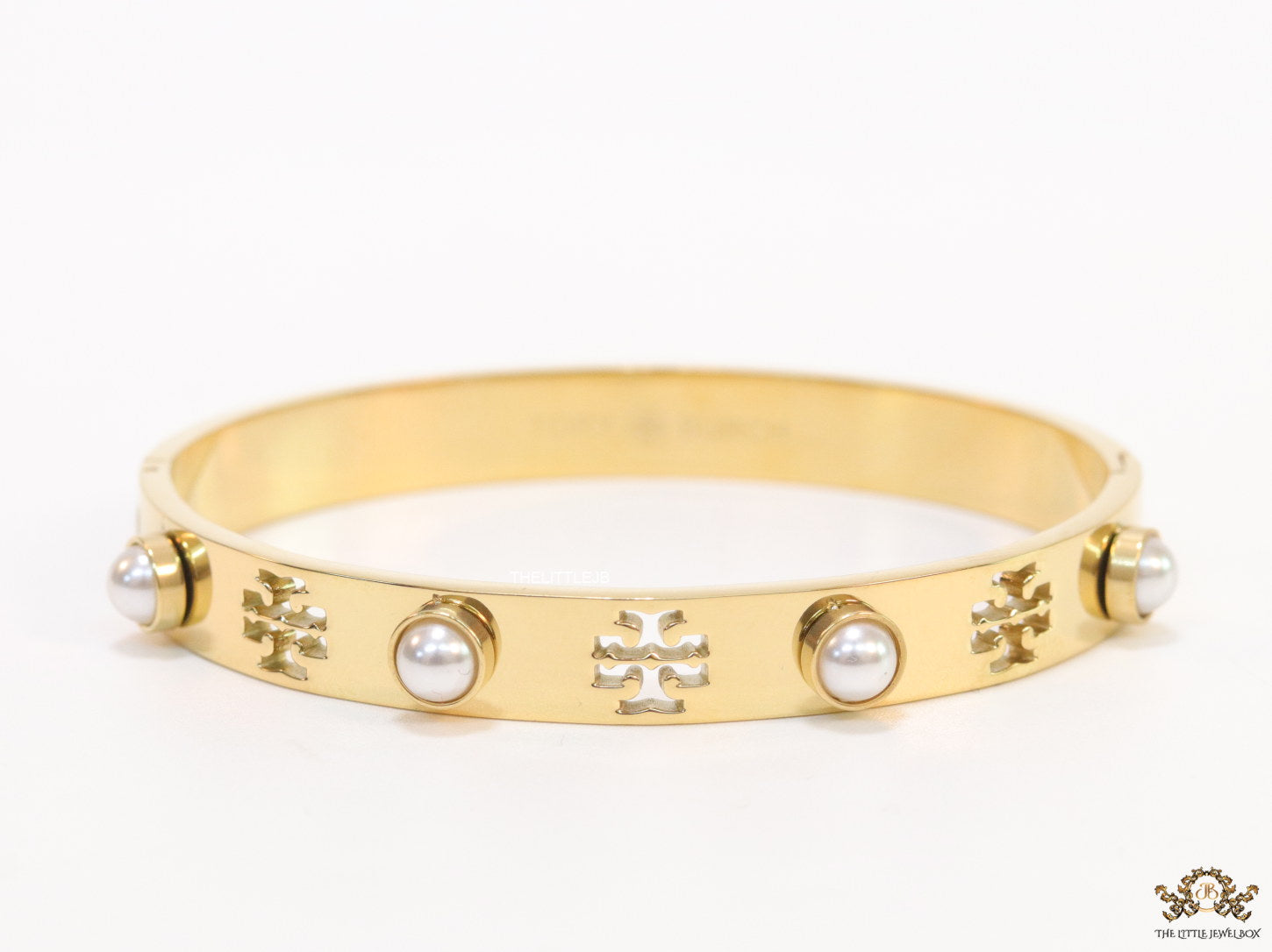 Golden bracelet with pearls and twin T cutwork