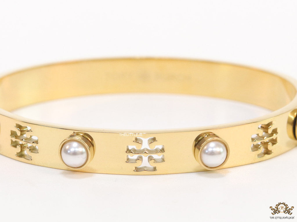 Golden bracelet with pearls and twin T cutwork