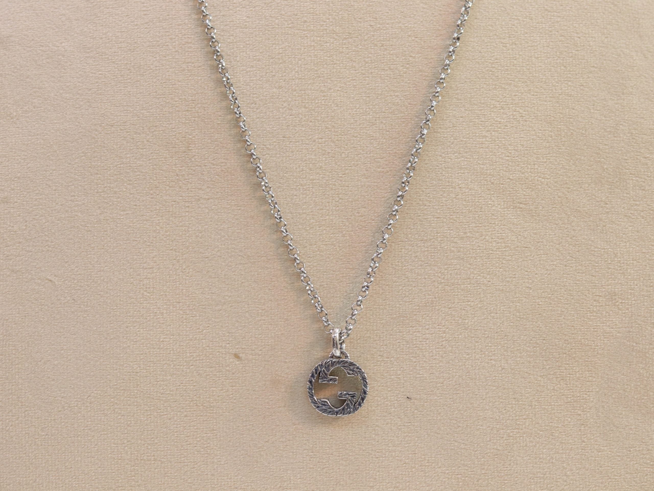 Double G Pendant in silver chain