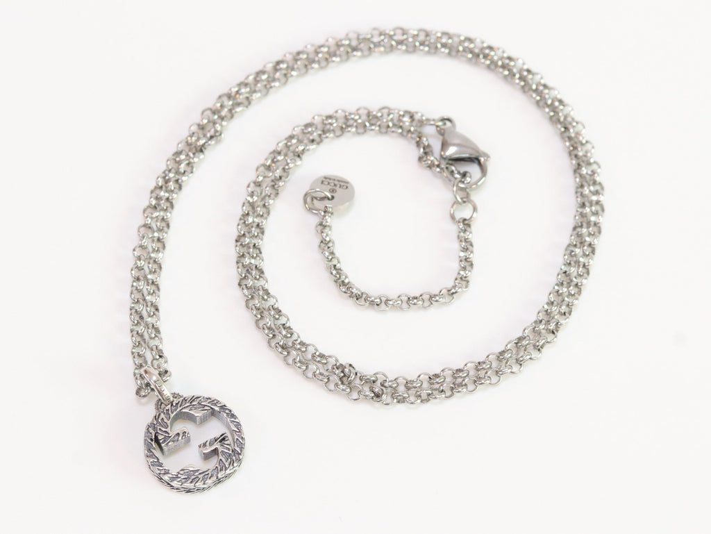 Double G Pendant in silver chain