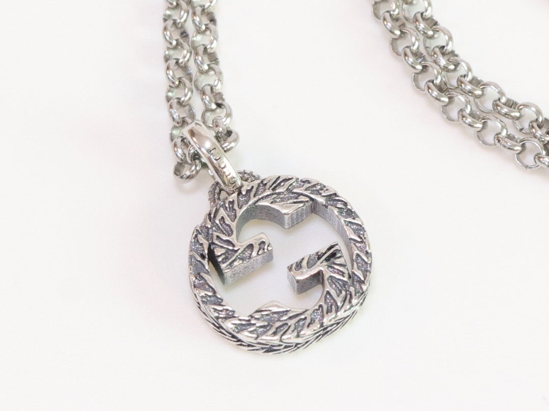 Double G Pendant in silver chain