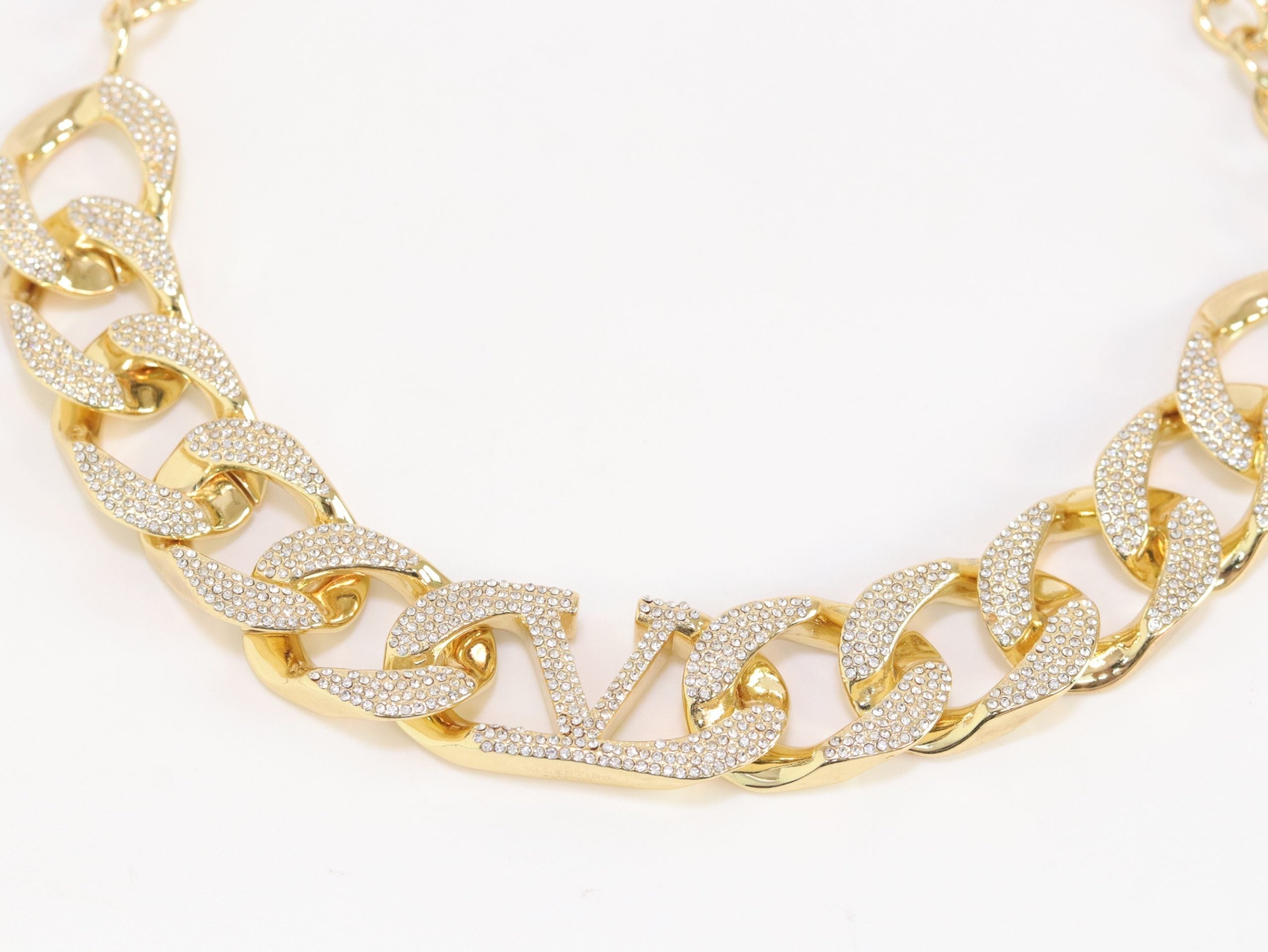 Alphabet V Chunky gold linked chain with CZ