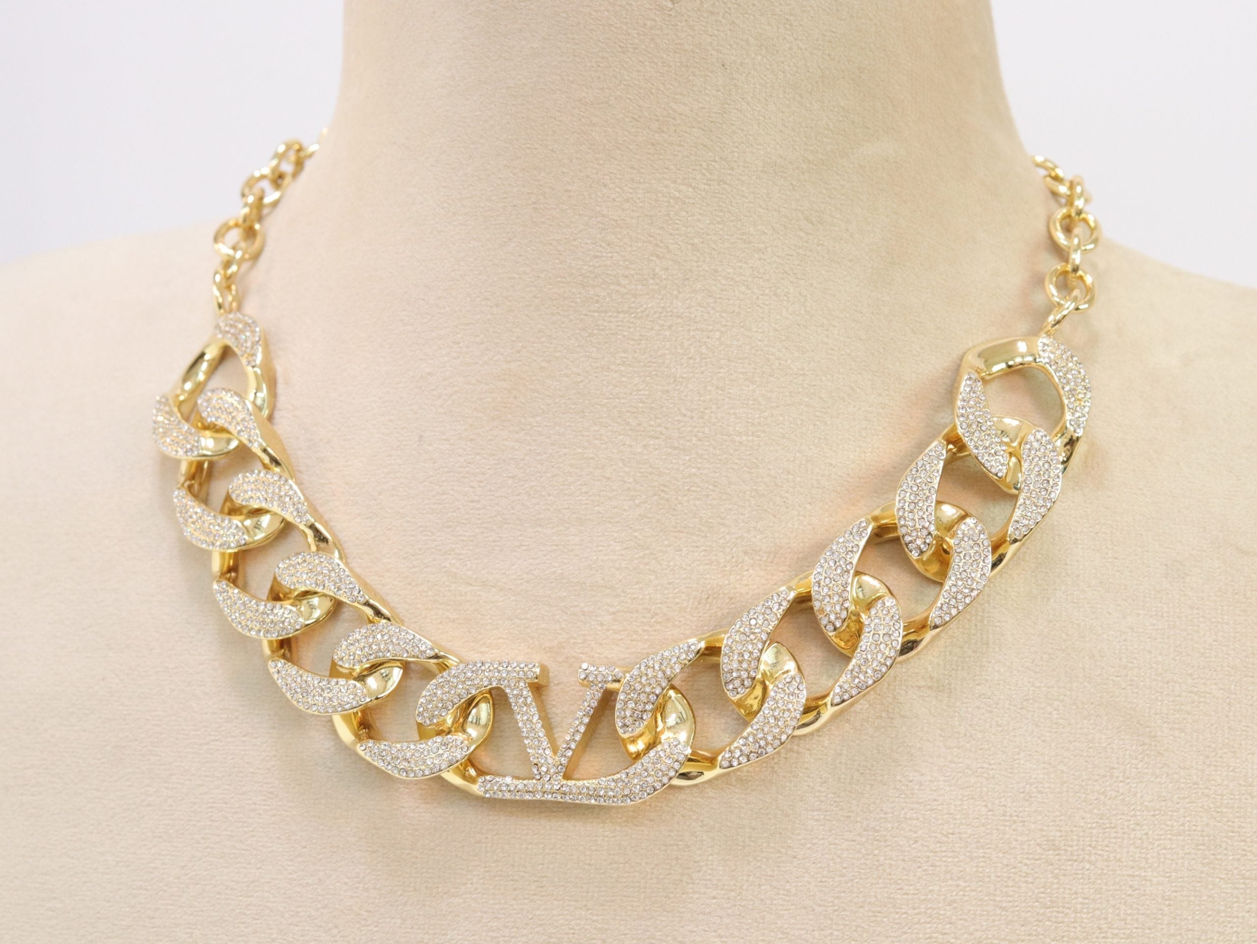Alphabet V Chunky gold linked chain with CZ