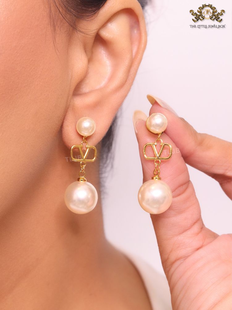 Double pearl and alphabet V dangles
