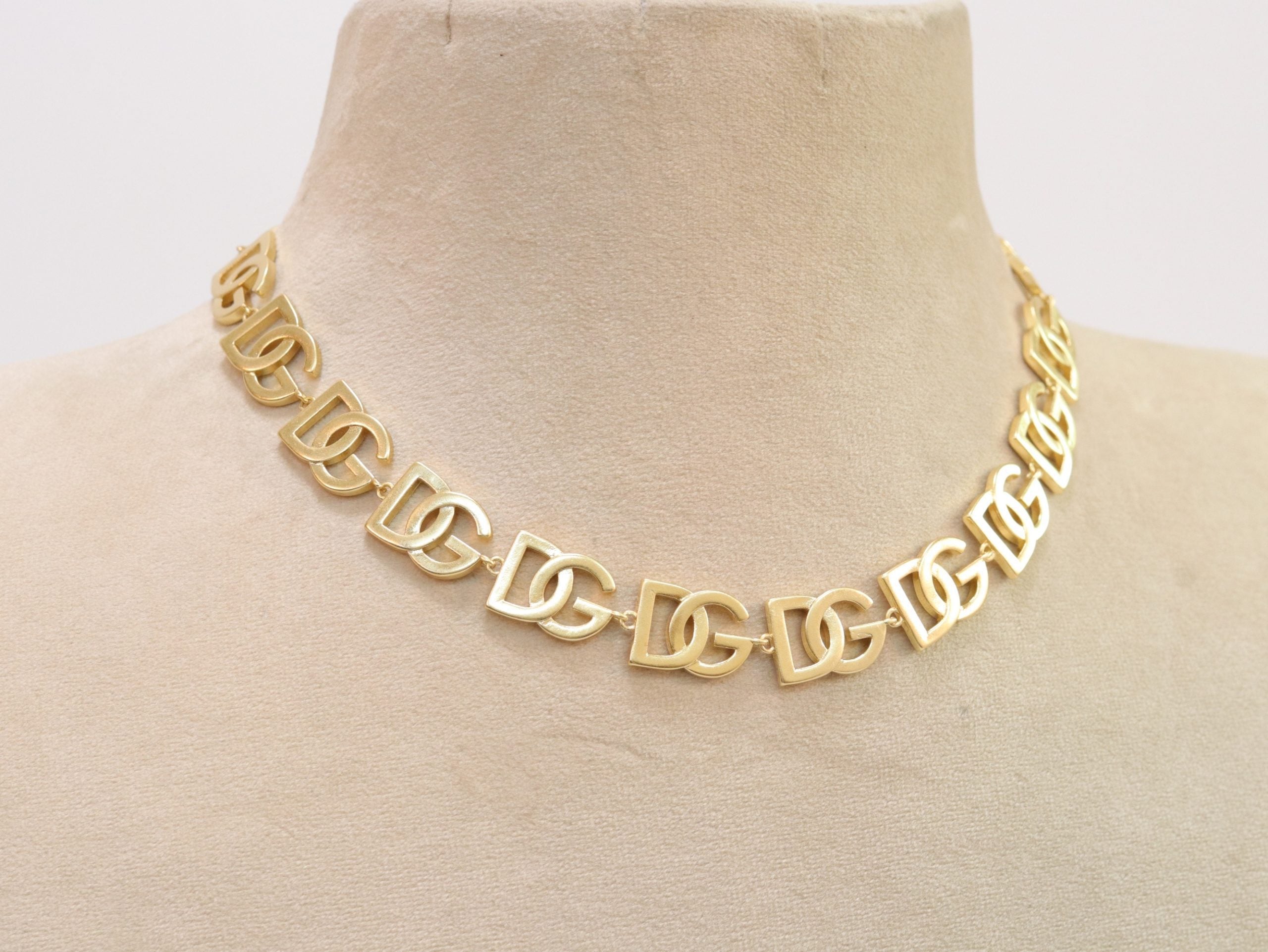 Alphabet D and G motif matte gold plated chain