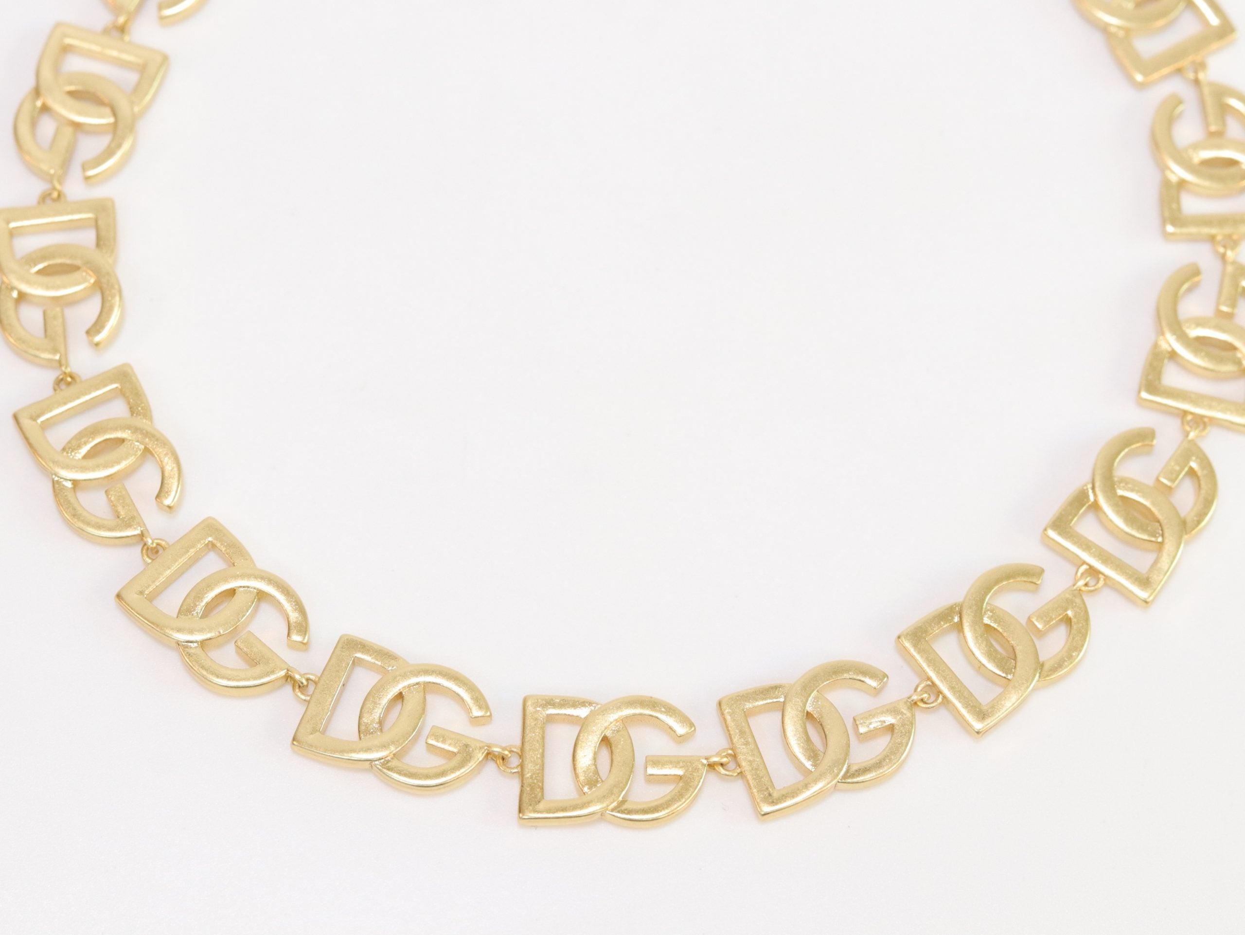Alphabet D and G motif matte gold plated chain