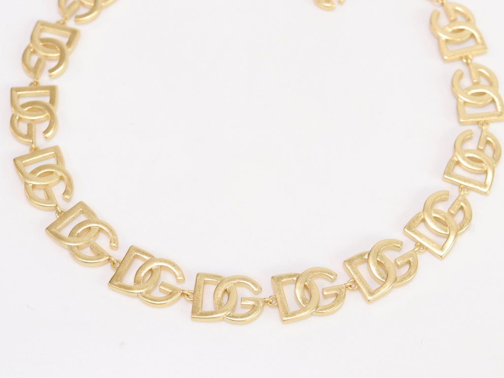 Alphabet D and G motif matte gold plated chain