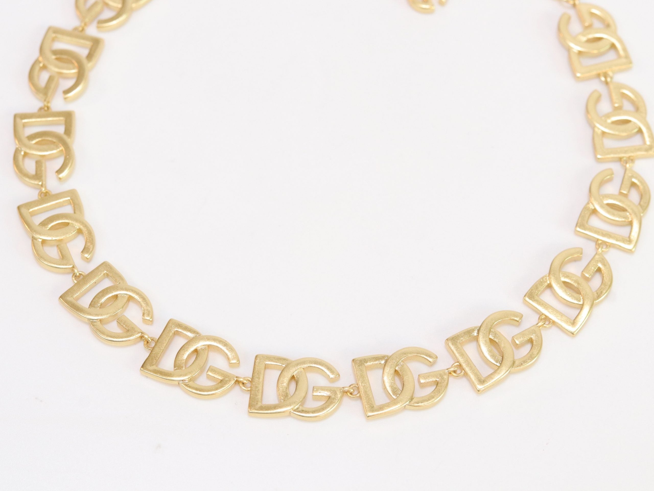 Alphabet D and G motif matte gold plated chain