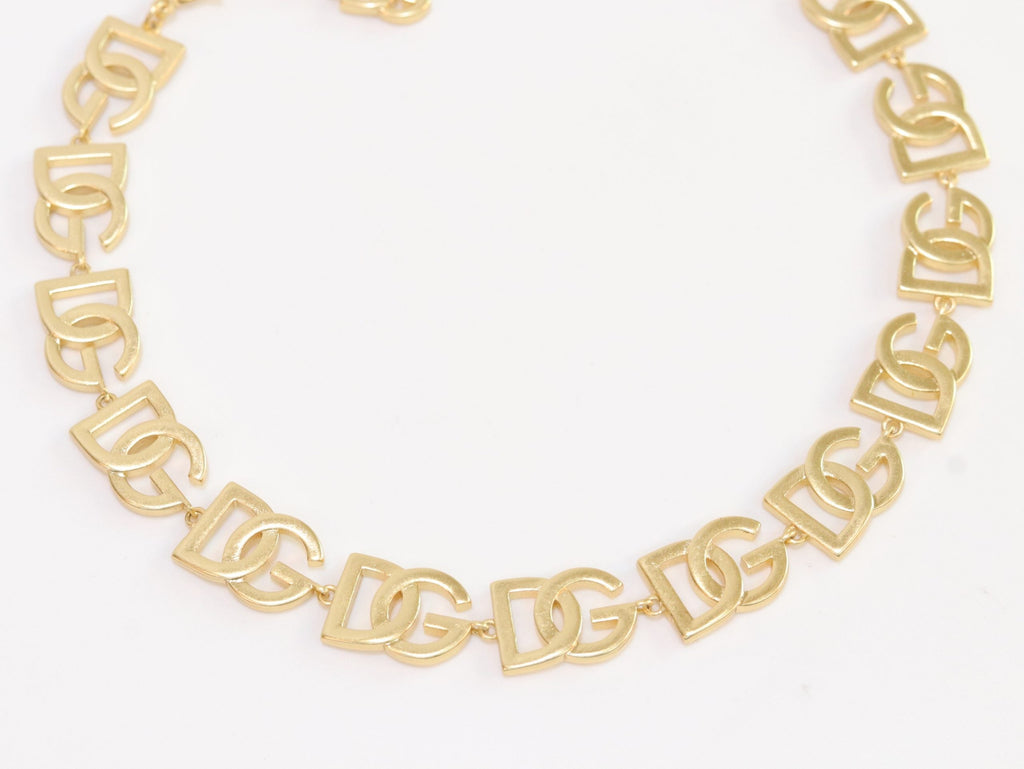 Alphabet D and G motif matte gold plated chain