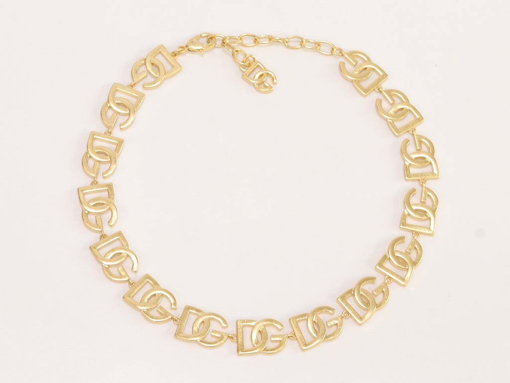 Alphabet D and G motif matte gold plated chain