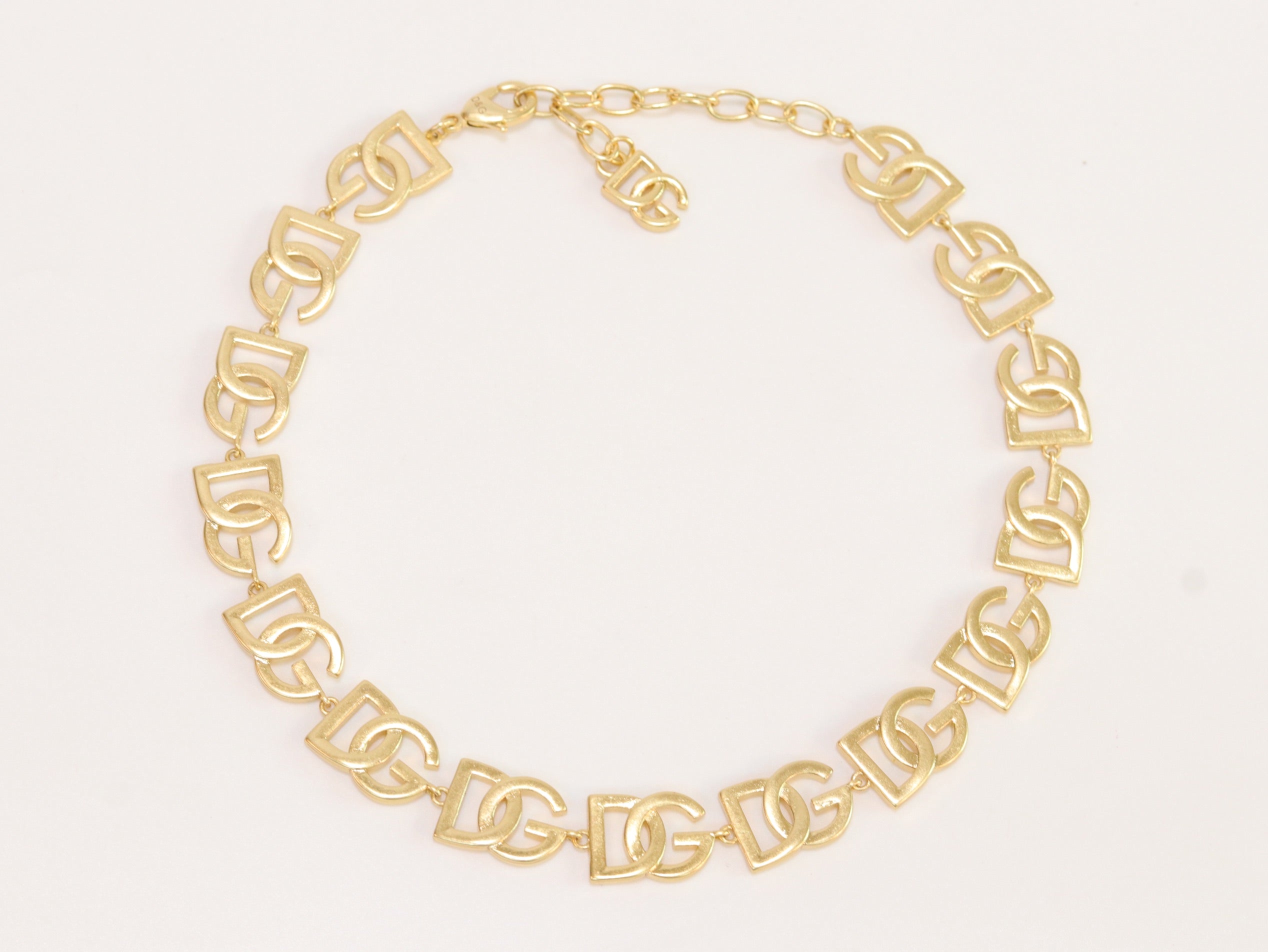 Alphabet D and G motif matte gold plated chain